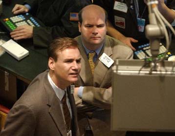 Με άνοδο έκλεισε την Πέμπτη η Γουόλ Στριτ έπειτα από την ομιλία Γκρίνσπαν στη Γερουσία