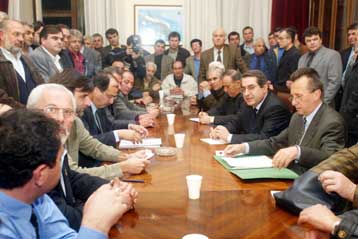 Στους δρόμους και πάλι οι αγρότες μετά την άκαρπη συνάντηση με τον Γ.Δρυ