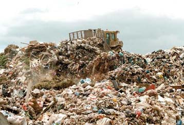 Κίνδυνος να γεννηθούν παιδιά με γενετικές ανωμαλίες από όσους ζουν κοντά σε χωματερές