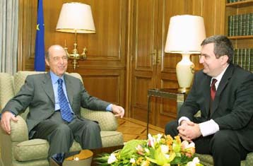 Βαλκάνια, οργανωμένο έγκλημα και ελληνική μειονότητα στη συνάντηση Σημίτη-Μέτα