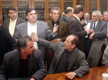 Ανοιξε ο δρόμος Θεσσαλονίκης – Νέων Μουδανιών, αλλά οι αγρότες επιμένουν