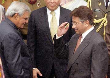 Νέα έκκληση για ειρήνη απηύθυνε προς την Ινδία ο Πακιστανός πρόεδρος