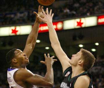 Δια χειρός Σακίλ, νίκη για τους Λέικερς, «μάγος» ο Αϊβερσον