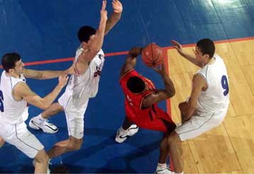 Μόνη πρώτη η εθνική μπάσκετ με νίκη 86-73 επί της Ισπανίας