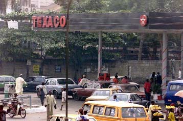 Εκρήξεις σε στρατιωτική αποθήκη πυρομαχικών συγκλονίζουν το Λάγος