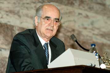 Κάλυψη προεκλογικών δαπανών μόνο μέσω προϋπολογισμού προτείνει ο Απ.Κακλαμάνης