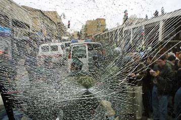 Νέα επίθεση Παλαιστινίου με τρείς τραυματίες – Νεκρός από ισραηλινά πυρά ο δράστης