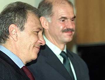 Δεν αποκλείει την προσφυγή στη Χάγη για τα «ζητήματα στο Αιγαίο» ο Τούρκος ΥΠΕΞ