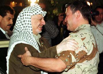 Αντιδρούν οι αραβικές χώρες στην απομόνωση του Αραφάτ και προειδοποιούν τις ΗΠΑ