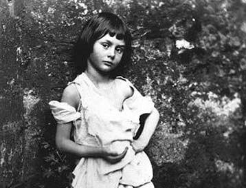 Να μείνει στην Αγγλία η Αλίκη των Θαυμάτων, ζητά η βρετανική κυβέρνηση