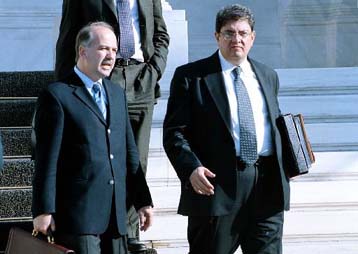 Ολοκληρώνεται ο προαστιακός απαντά η κυβέρνηση στις επικρίσεις της ΝΔ