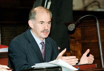 Καθοριστικής σημασίας οι διερευνητικές επαφές με την Αγκυρα, δηλώνει ο Γ.Παπανδρέου.