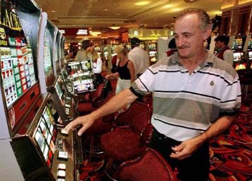 Μέτρα για την αντιμετώπιση του παράνομου τζόγου ανακοίνωσε ο Ν.Χριστοδουλάκης