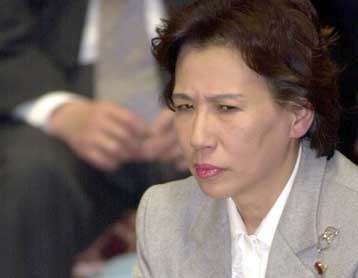 Ο Ιάπωνας πρωθυπουργός απέπεμψε την υπουργό Εξωτερικών, Μαρίκο Τανάκα