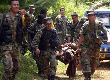 Αιματηρές μάχες στην Κολομβία με 16 νεκρούς και δεκάδες τραυματίες