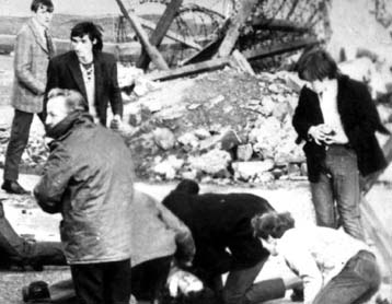 Ένα λεπτό σιγής για τους νεκρούς στην τριακοστή επέτειο της Ματωμένης Κυριακής