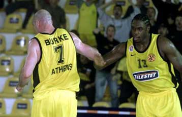 Με το ένα… πόδι στους «8» του Κόρατς το Μαρούσι, 71-69 τη Χέμοφαρμ