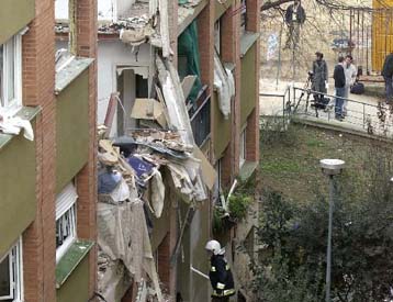 Κατάρρευση πολυκατοικίας στη Βαρκελώνη με έναν νεκρό και δύο αγνοούμενους