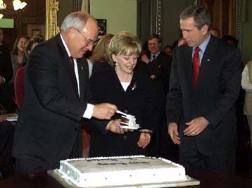 Στη δικαιοσύνη προσφεύγει το αμερικανικό Κογκρέσο για τις σχέσεις Τσένι-Enron