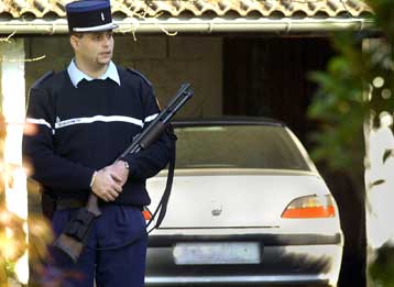 Έξι άτομα, πιθανότατα μέλη της ΕΤΑ, συνελήφθησαν στη Γαλλία