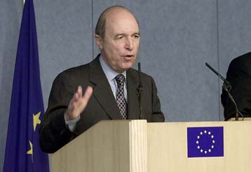 Μετά το ευρώ, στόχος η πολιτική ένωση ομοσπονδιακού χαρακτήρα, τόνισε ο Σημίτης