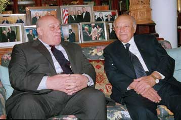 Η εκ περιτροπής προεδρία εκτός ατζέντας συνομιλιών, διευκρίνισε ο Ραούφ Ντενκτάς