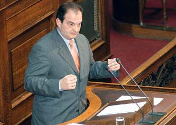 Απερρίφθη από τη Βουλή η πρόταση της ΝΔ για τις ελληνοποιήσεις – Κριτική Καραμανλή