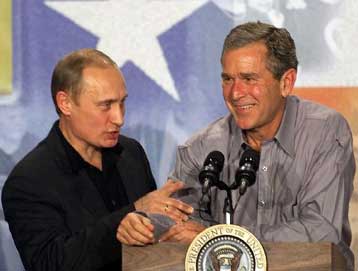 Διάσκεψη κορυφής το Μάιο στο Κρεμλίνο προτείνει ο Πούτιν στον Μπους