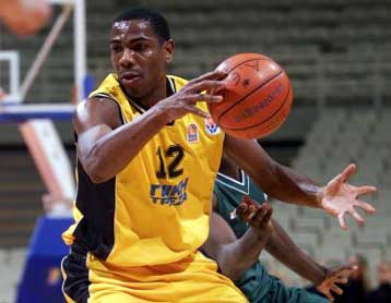 Τραυματίστηκε ο Μπιλμπά, αμφίβολος για τον αγώνα της ΑΕΚ με τον Αρη