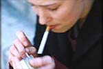 Οι νεαρές καπνίστριες πιο δυνατές στον «πόλεμο» κατά του τσιγάρου