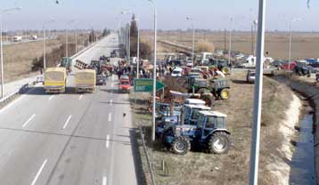 Σιωπηρή παράταση για την τιμή του βάμβακος – Επαφές των αγροτών με αρχηγούς κομμάτων