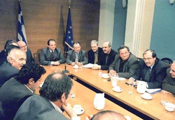 Η ΝΔ στηρίζει τα αιτήματα των αγροτών, όχι το κλείσιμο δρόμων, επανέλαβε ο Καραμανλής