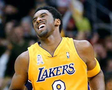 Οι Lakers «υπέταξαν» τους Grizzlies και ο Φιλ Τζάκσον γιόρτασε την 700ή νίκη του