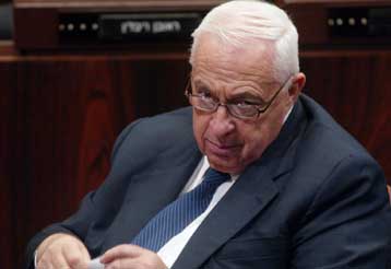 Ισραηλινά ελικόπτερα έπληξαν στόχους στη Γάζα – Επαφές Σαρόν με Παλαιστινίους