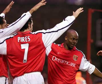 Ασταμάτητη η Μάντσεστερ, απώλεια βαθμών για την Αρσεναλ