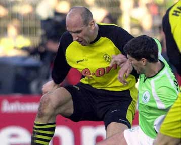 Έχασε την ευκαιρία η Ντόρντμουντ έμεινε στο 1-1 με τη Βόλφσμπουργκ