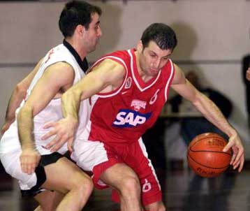 Ήττα σοκ για τον Ολυμπιακό από τη Νήαρ Ηστ, πέρασε τον ΠΑΟΚ ο Παναθηναϊκός