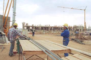 Στην επιβολή φόρου κατοχής ακινήτων προχωρά το υπουργείο Οικονομικών από το 2003