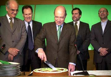 Στα μεγάλα προβλήματα και στην εξωτερική πολιτική επικεντρώνεται το 2002 το ΠΑΣΟΚ