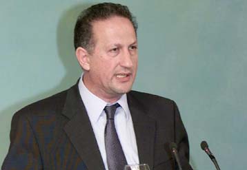 Την πριμοδότηση των συμβασιούχων προωθεί το ΥΠΕΣ  μετά το «όχι» του Νομικού Συμβουλίου