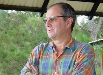 Εξελίξεις στη γαλλική πολιτική ζωή προοιωνίζεται η επιστροφή φυγά, μέλους του RPR