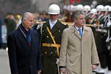 Σχέδια συνεργασίας σε αμυντικά προγράμματα επεξεργάζονται Παρίσι και Αγκυρα