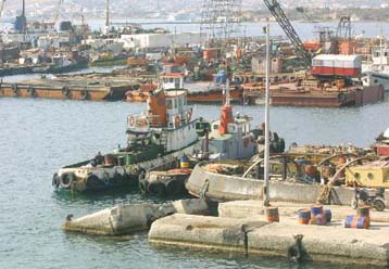 Νεκρώνουν την Τετάρτη τα ναυπηγεία από την απεργία των εργαζομένων