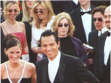 Στην ουρά, αλλά με εισιτήριο φέτος οι θαυμαστές των αστέρων στην απονομή των Όσκαρ