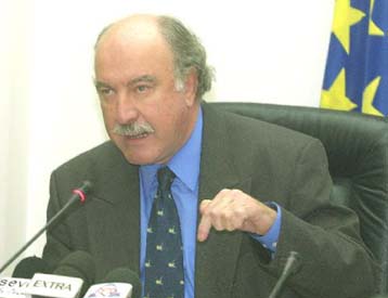 Δεν αυξάνονται τα εισιτήρια των πλοίων, τονίζει ο υπουργός Εμπορικής Ναυτιλίας