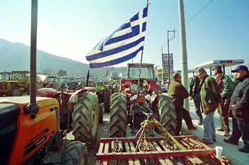 Έκλεισαν τα Τέμπη οι αγρότες – Το Σάββατο οι αποφάσεις για τα μπλόκα