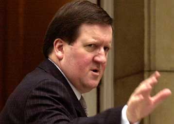 Πρόωρες εκλογές και αμνηστία ζήτησε από την ηγεσία της ΠΓΔΜ ο γγ του ΝΑΤΟ