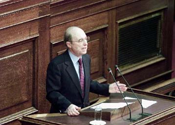 Αποφασισμένος να πατάξει τον παράνομο τζόγο εμφανίστηκε στη Βουλή ο Κ.Σημίτης