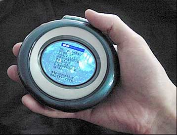 Ιντερνετικά… φορέματα από τη Hitachi στην CeBIT 2002