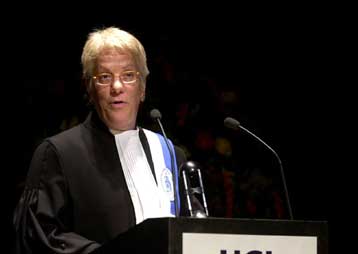 Ο Γιουγκοσλάβος πρόεδρος προστατεύει τον Μλάντιτς, δηλώνει η Ντελ Πόντε